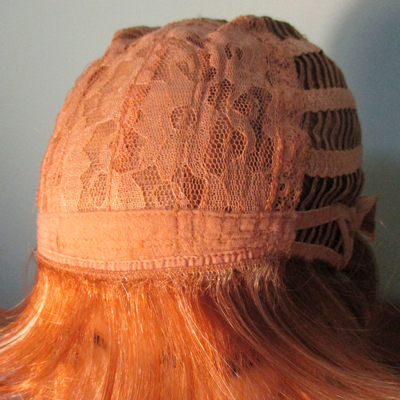 8" two tone blonde flip WIG by MAGIC TOUCH - Picture 6 of 8